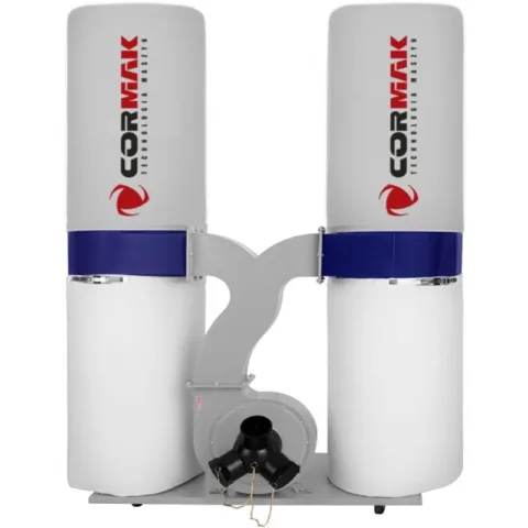 Aspirateur copeaux pour machine à bois Cormak FM300S équipé d'une buse de balayage ; cet aspirateur offre une capacité élevée allant jusqu'à 3900 m3/h. Excellent rapport qualité/prix.  Il bénéficie d'un moteur de 2200w, 400v. Diamètre du tuyau d'aspiration 100mm Capacité d'Aspiration 3900m3/h Capacité de sacs 2×150 L 