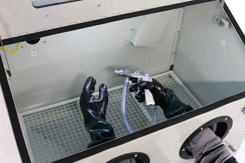 Cabine de sablage 220 Litres ouverture Superieure - Interieur